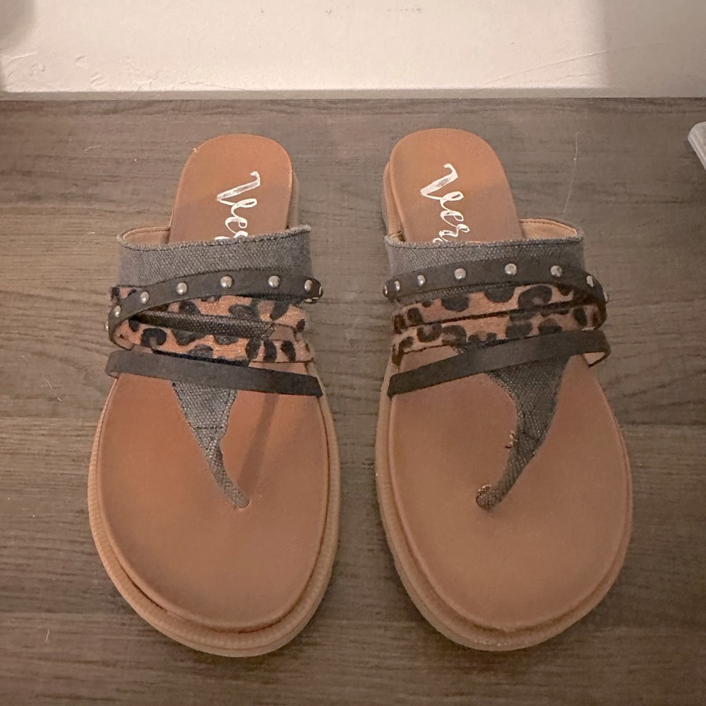 Very G leopard sandals